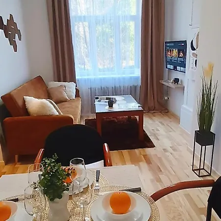 Cozy & Bright 1 Bedroom With Park Nearby - Free Parking, Riga, Up To 5 Guests * 리가